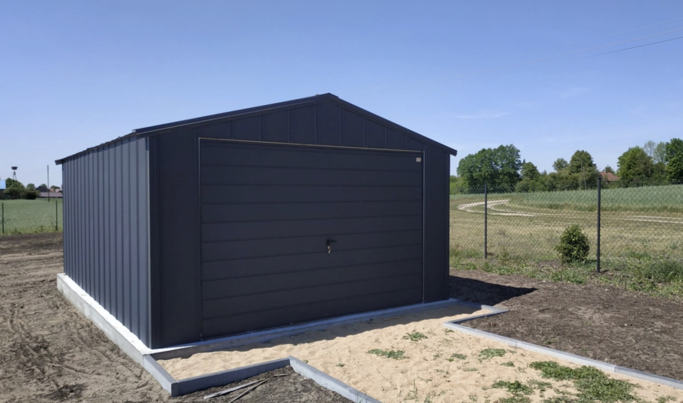 Plechová garáž – cenově dostupná ochrana pro vaše vozidlo